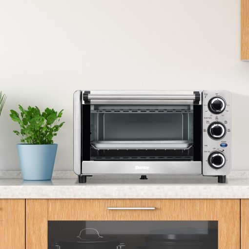 Danby 0.4 cu ft/12L 4 Slice Countertop Toaster Oven in Stainless Steel - Image 3